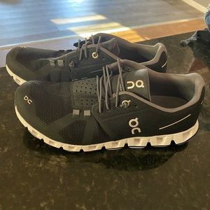 Worn twice very clean oncloud size 8